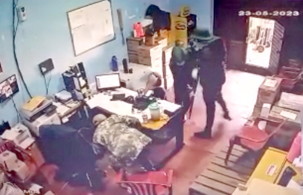 Roban unos G. 150 millones durante asalto a empresa en Ciudad del Este - La Clave
