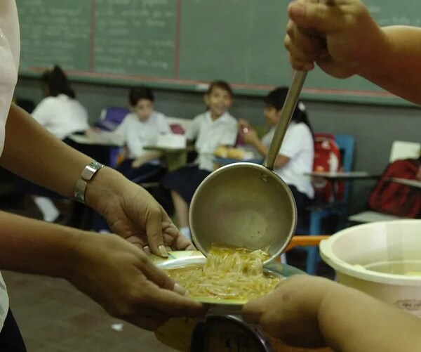 DOS GRUPOS ACAPARAN MILLONARIOS CONTRATOS PARA EL ALMUERZO ESCOLAR