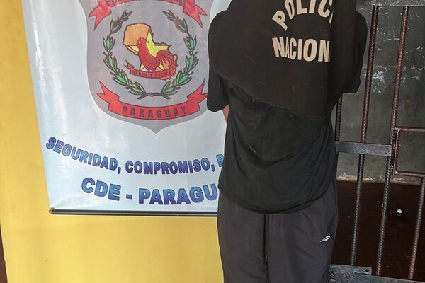 Indigente increpa y amenaza a vendedora de comidas