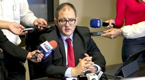 Diario HOY | Desbaratan relato del vínculo de esposa de Alliana con compra de avioneta