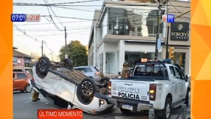 Brutal accidente sobre la avenida San Martín - Noticias Paraguay