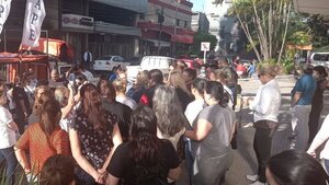 Movilización de enfermeros frente a IPS por recortes para la carrera