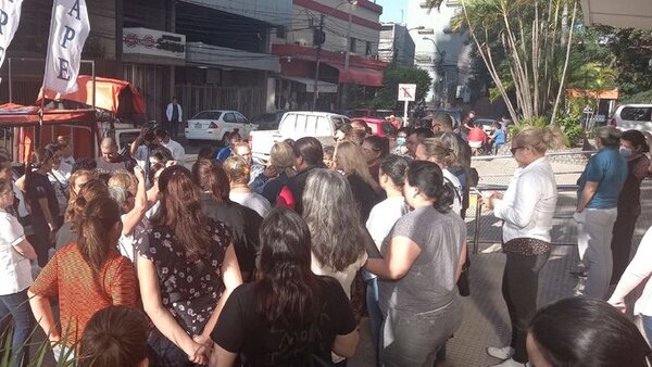Movilización de enfermeros frente a IPS por recortes para la carrera