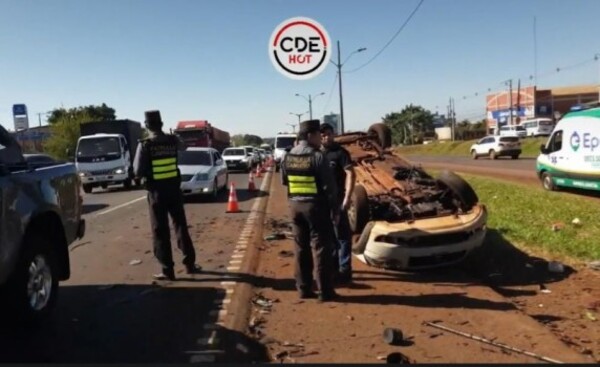 Volcó al desviar a motociclistas, en el km 8,5 de CDE