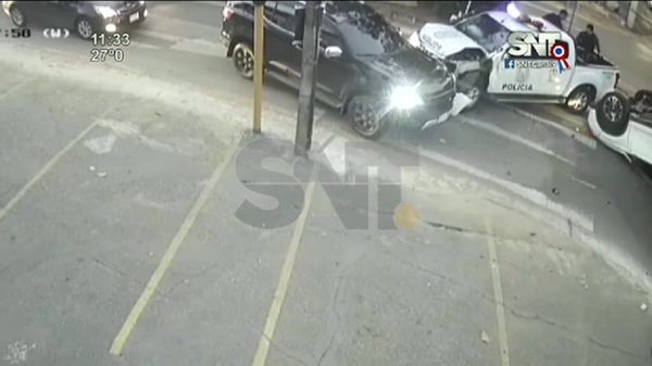 Triple choque, senadora y una patrullera involucradas en accidente - SNT