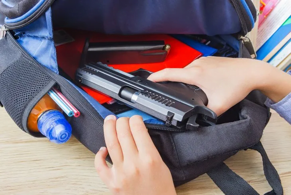 Estudiante de 14 años llevó un arma de fuego en el colegio - Noticiero Paraguay