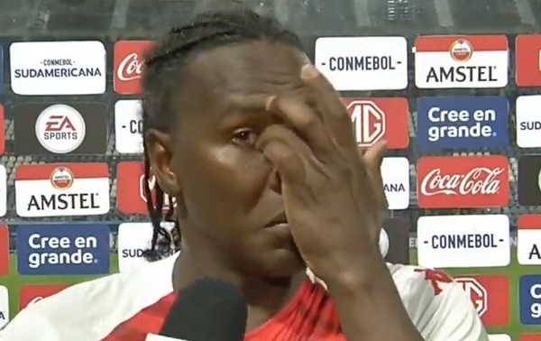 Rodallega rompe en llanto al sufrir racismo en Argentina - La Prensa Futbolera