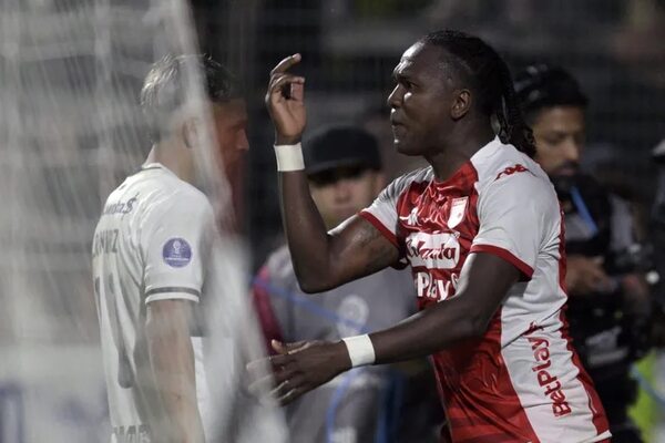 El colombiano Hugo Rodallega denuncia racismo en el choque entre Gimnasia y Santa Fe - Fútbol Internacional - ABC Color