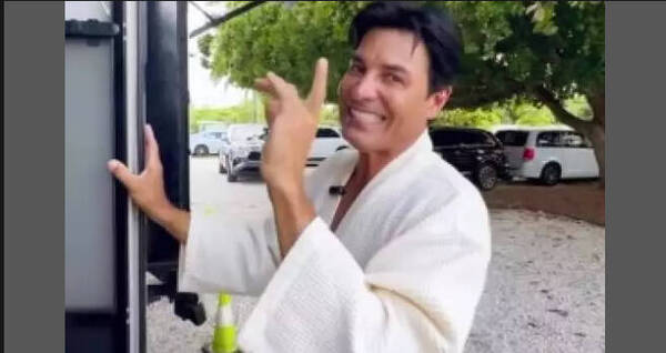 [VIDEO] Chayanne amenazó con sacarse todo y acaloró a sus fans