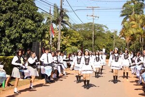 Honran a María Auxiliadora con el tradicional desfile estudiantil en Cabañas - Nacionales - ABC Color