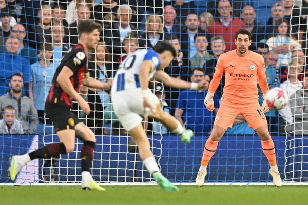 Versus / ¡Locura total! Julio Enciso y un tremendo golazo ante el campeón de la Premier League