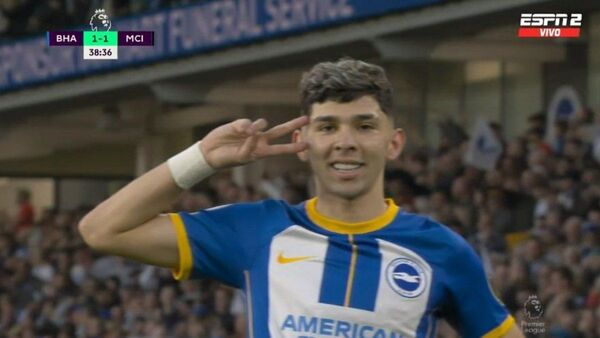 El majestuoso gol de Julio Enciso al campeón de la Premier League