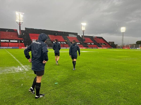 NO SE JUEGA: Partido Patronato y Olimpia queda suspendido por estado de la cancha