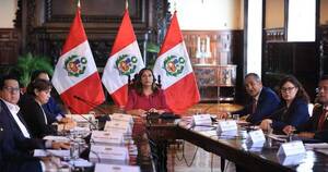 La Nación / Perú: Fiscalía cita a presidenta Boluarte por represión en protestas que dejaron 50 muertos