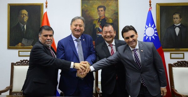 La diplomacia de la billetera de Taiwán con Paraguay funciona a plenitud luego de los comicios - La Tribuna