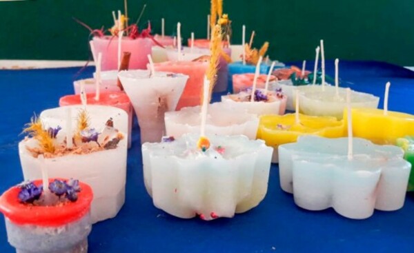 CDE: curso de elaboración de velas y jabones en cárcel de Mujeres