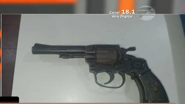 Itapúa: Alumno de un colegio fue descubierto con un revólver - Noticias Paraguay