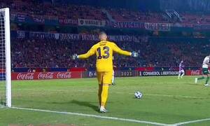 [VIDEO] Comentarista se plagueó contra Jean: "¿Quién se cree que es? ¿Chilavert?"