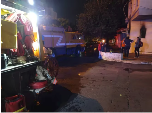 Una vivienda se incendió y gracias a los Bomberos Voluntarios nadie salió herido