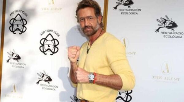 Gabriel Soto revela su mala experiencia al besar a una actriz; le olía muy mal la boca, dice