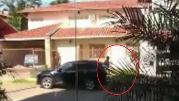Denuncian violencia de hombre por estacionar frente a su vivienda
