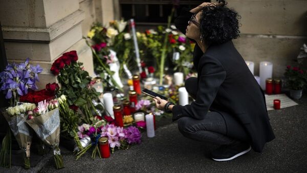 Fans de Tina Turner homenajean con flores y velas a la reina del rock