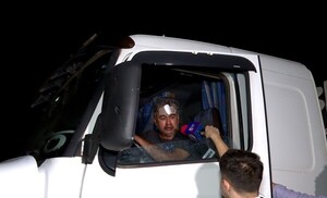 Camión de gran porte vuelca y deja sin suministro de agua a todo un vecindario en Ypané - Unicanal