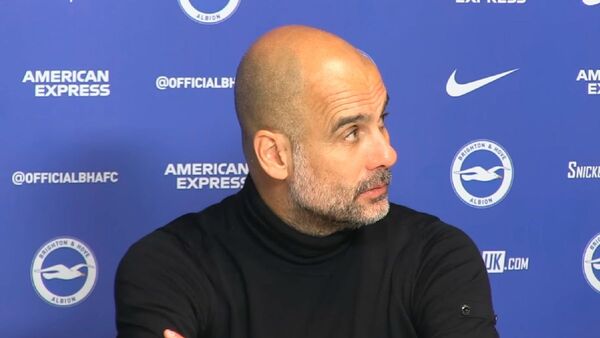 Pep Guardiola se desconcentra al volver a ver el gol de Enciso