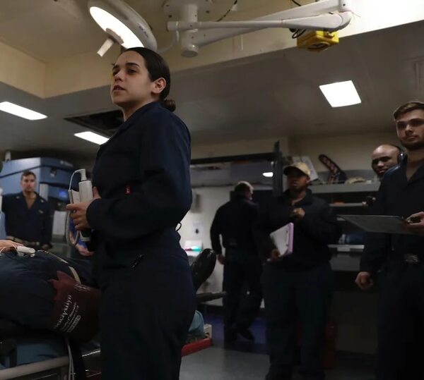 Médica paraguaya surca los mares en un barco de guerra de Estados Unidos  - Gente - ABC Color