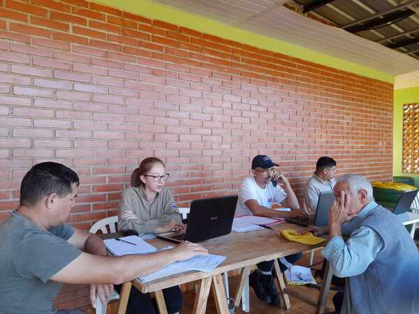 ANDE en acción: atención a vecinos y mantenimiento de líneas en Encarnación