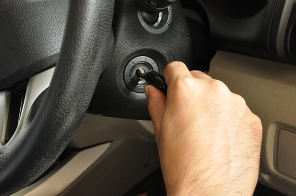 Diario HOY | "Lección" para automovilistas incautos: cuidacoches roba auto con llave puesta