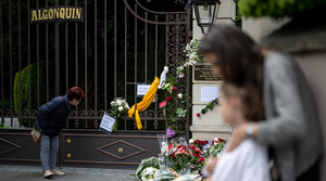 Diario HOY | Flores y velas frente a la casa de Tina Turner en Suiza