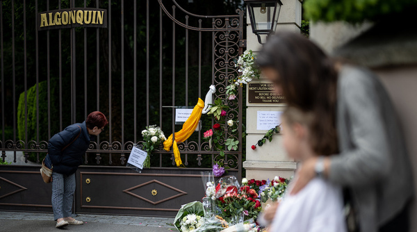 Diario HOY | Flores y velas frente a la casa de Tina Turner en Suiza