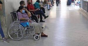 La Nación / Por ureteroscopio descompuesto, pacientes de IPS llevan 6 meses esperando operación