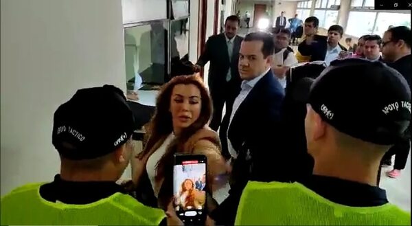 Video: Marly Figueredo y Aide Vera se tratan de “igualada”, “corrupta”, “chabacana” y “cirquera” - Política - ABC Color