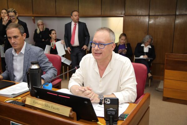 Diario HOY | Fernando Silva Facetti renuncia a su banca en el Senado