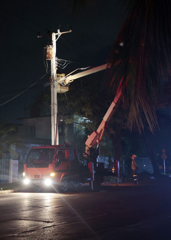 La empresa estatal de electricidad prevé apagones en el 14 % de Cuba este jueves - MarketData