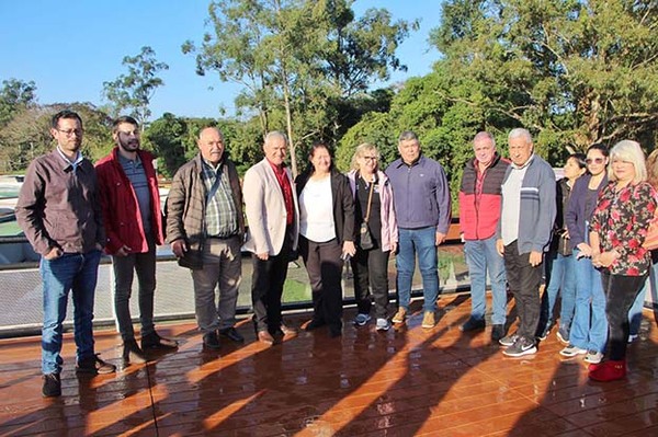 Intendente de Hernandarias recibe a sus pares de ciudades de Ñeembucú | DIARIO PRIMERA PLANA