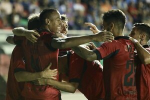Versus / Con un gol de "Pollo" Recalde, Newell's sigue con su marcha perfecta en la Sudamericana