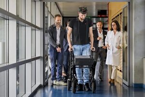 Hito científico: parapléjico vuelve a caminar gracias a dos innovadoras tecnologías - Mundo - ABC Color