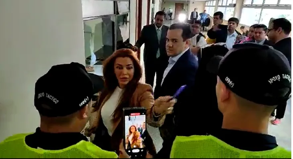 Marly Figueredo y Aide Vera se tratan de “igualada”, “corrupta”, “chabacana” y “cirquera” - Noticiero Paraguay