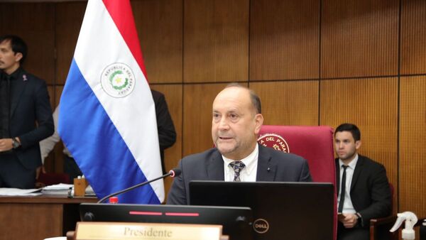 Titular del Congreso afirma que Erico Galeano vuelve a tener fueros al ser senador