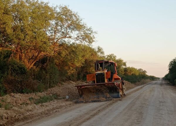 Se intervienen puntos críticos de caminos en Alto Paraguay para mejorar su transitabilidad