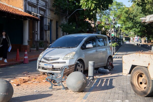 Diario HOY | Automovilista ebrio atropella histórica peatonal de Luque