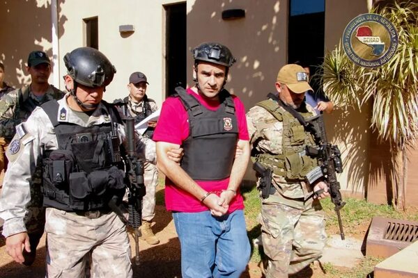 Video: Trasladan a “Tio Rico” a la prisión militar de Viñas Cue - Policiales - ABC Color
