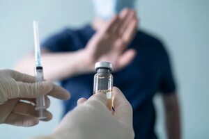 “Antivacunas” atacan a enfermeras y se llevan 250 dosis contra la influenza en Perú - Mundo - ABC Color