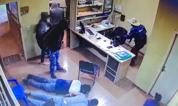 Diario HOY | Segundo asalto en dos días, de la misma banda que azota a CDE y usando el mismo auto