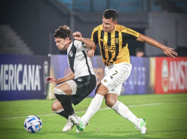 Triunfo aurinegro en Montevideo - APF