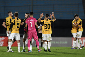 Versus / Guarani vence a Danubio y queda bien parado camino a octavos de final