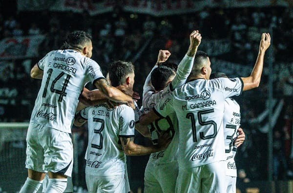 Olimpia gana y está a poco de octavos